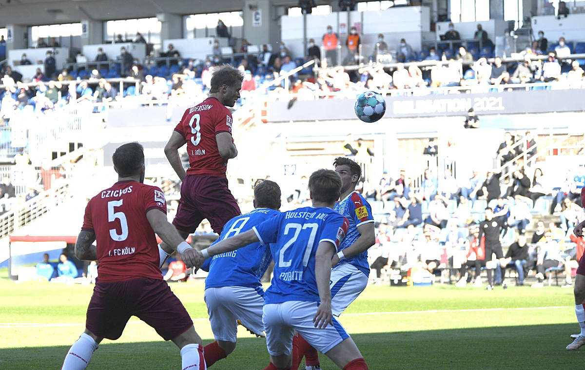 升班马比勒菲尔德迎战降班马荷尔斯泰因基尔，实力碾压对手！