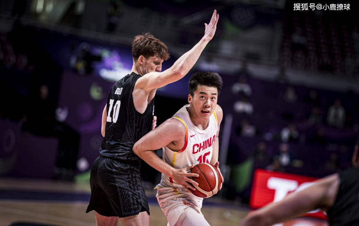 一场CBA没打却混成国家队首发!又一超级锋线崛起,郭士强赌对了