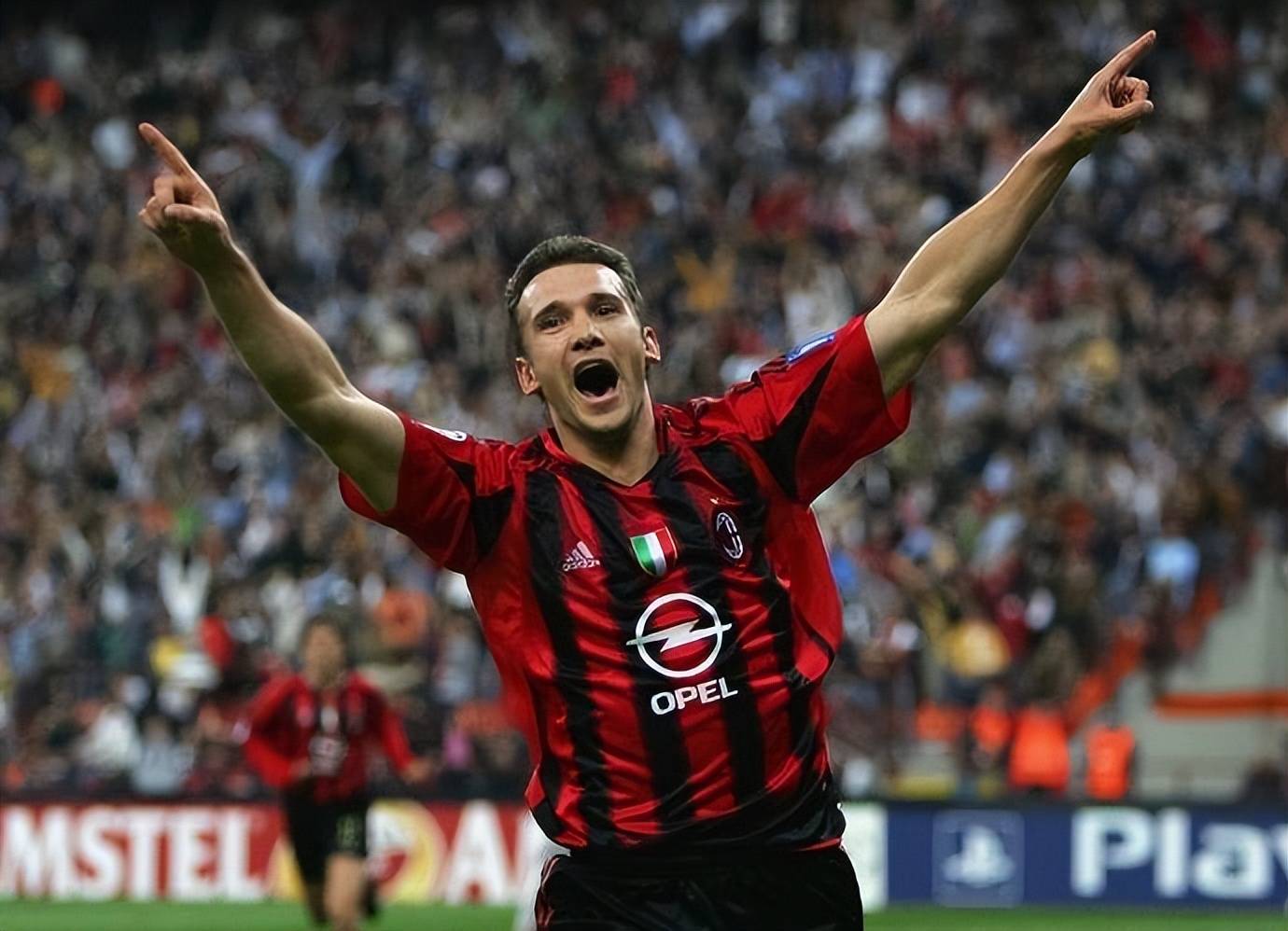 【资料】AC米兰2004-2005赛季欧冠半决赛胜埃因霍温，决赛负利物浦【AC米兰资料】【足球资料】