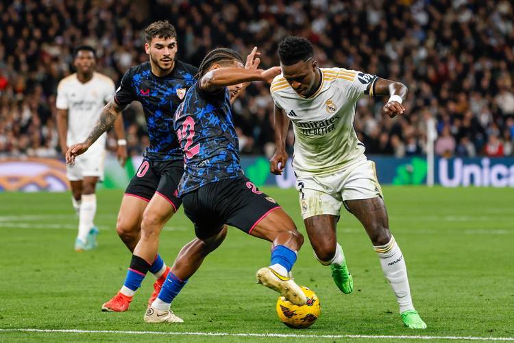 皇马小胜开云塞维利亚,本泽马闪耀全场