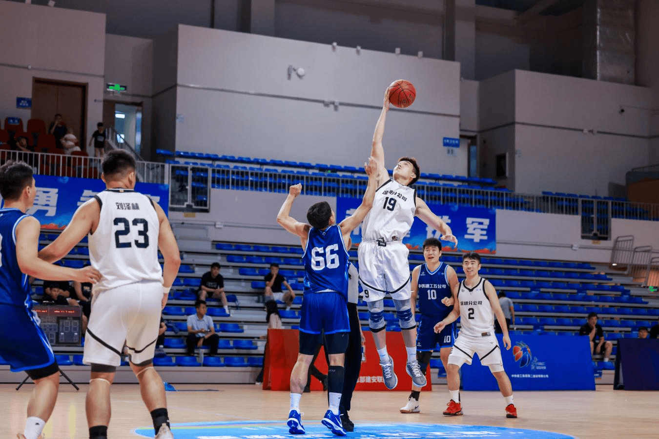 中铁建工集团第二十三届“建工杯”篮球赛启幕