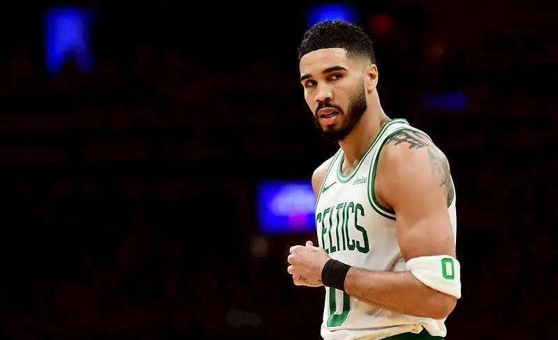 波士顿凯尔特人球星塔图姆努力康复,提前复出有望