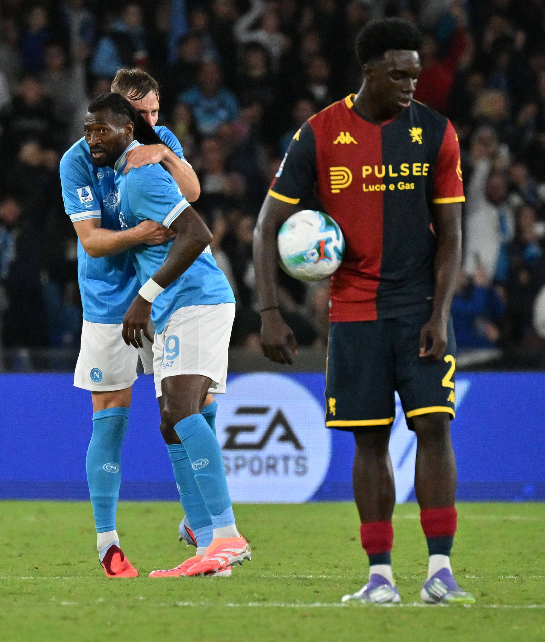 (体育)足球——意甲:那不勒斯胜热那亚