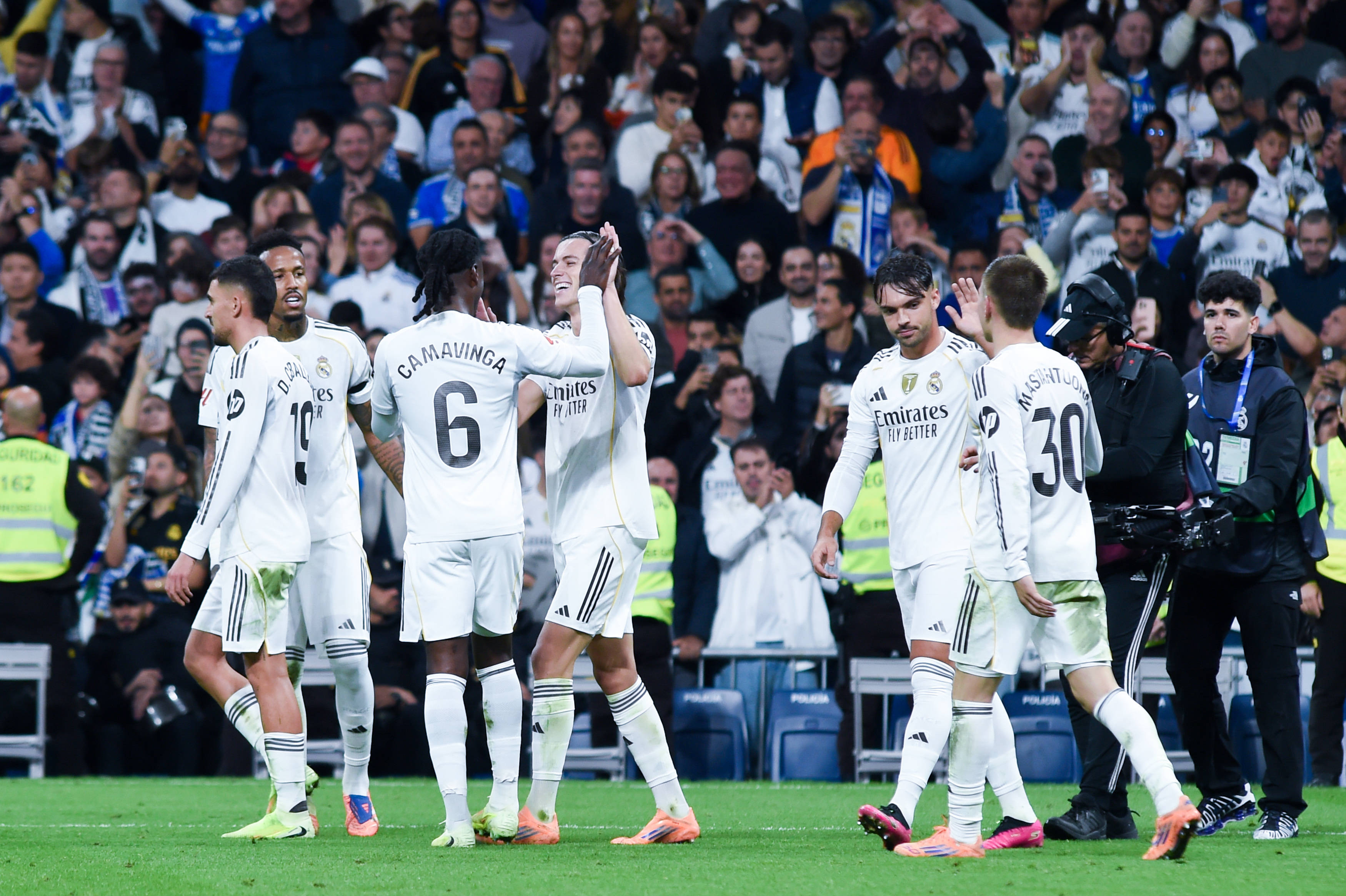 （体育）足球——西甲：皇马胜巴伦西亚